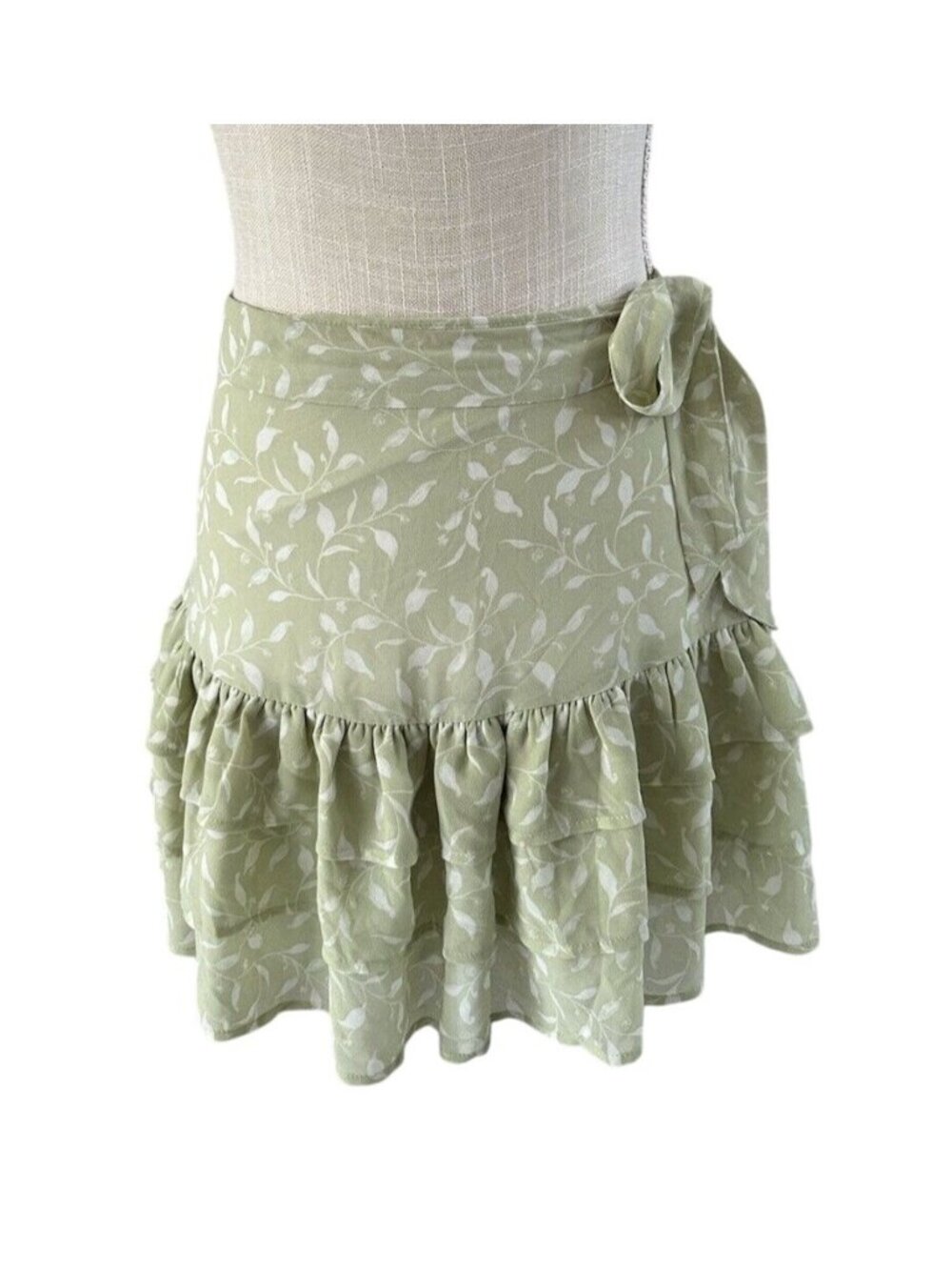Forever 21 Green Floral Ruffle Mini Skirt Size S